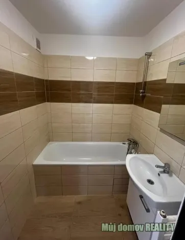 Pronájem bytu 3+1, Praha - Bubeneč, Jednořadá, 90 m2