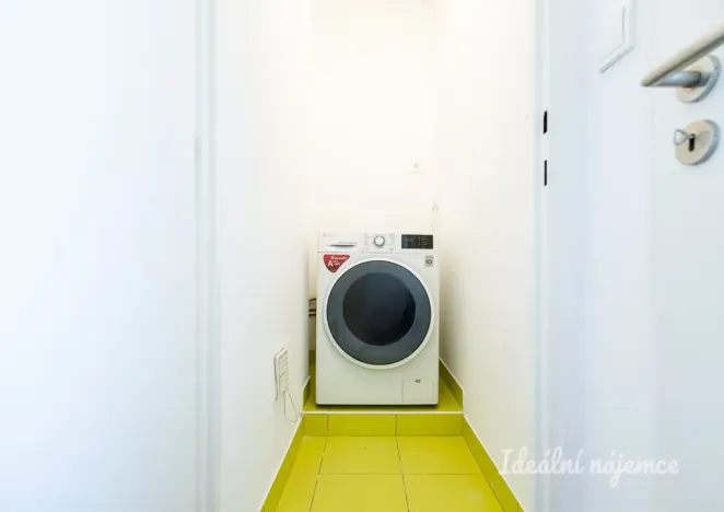 Pronájem bytu 2+1, Praha - Vršovice, Kubánské náměstí, 58 m2