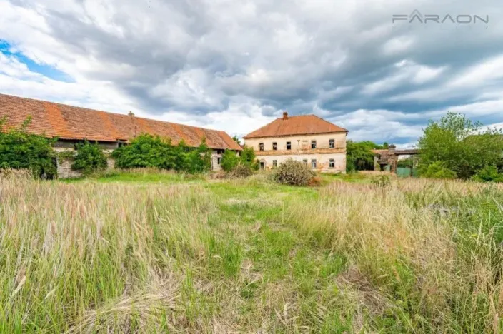 Prodej komerční nemovitosti, Vysoký Újezd - Kuchař, 3061 m2