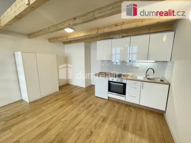 Pronájem bytu 1+kk, Praha - Smíchov, Na Valentince, 45 m2