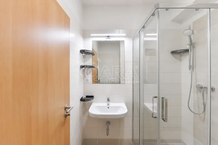 Pronájem bytu 1+kk, Praha - Čakovice, Tryskovická, 33 m2