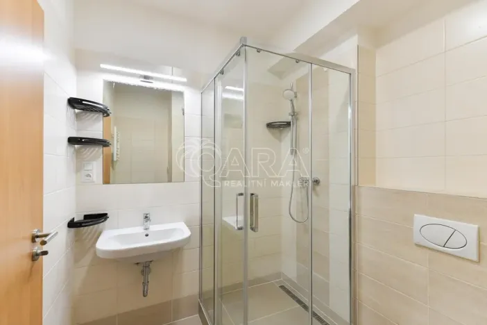 Pronájem bytu 1+kk, Praha - Čakovice, Tryskovická, 33 m2