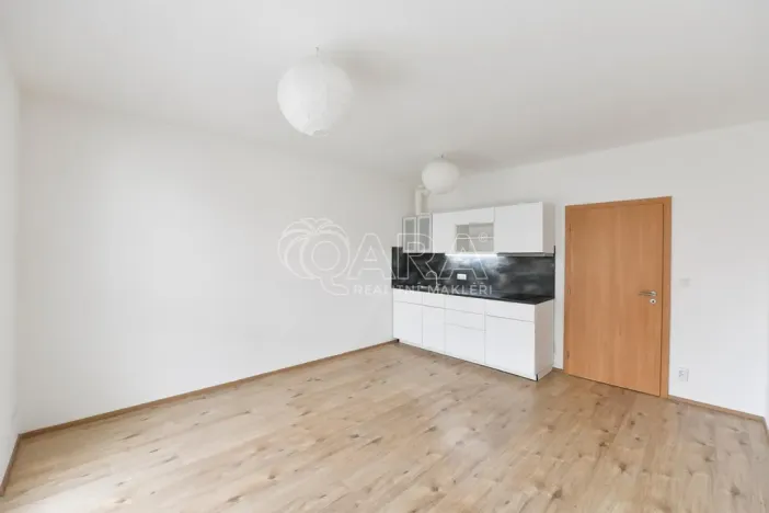 Pronájem bytu 1+kk, Praha - Čakovice, Tryskovická, 33 m2