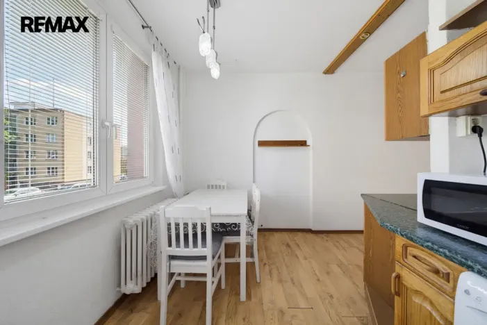 Prodej bytu 2+1, Karlovy Vary - Rybáře, Plešivecká, 64 m2