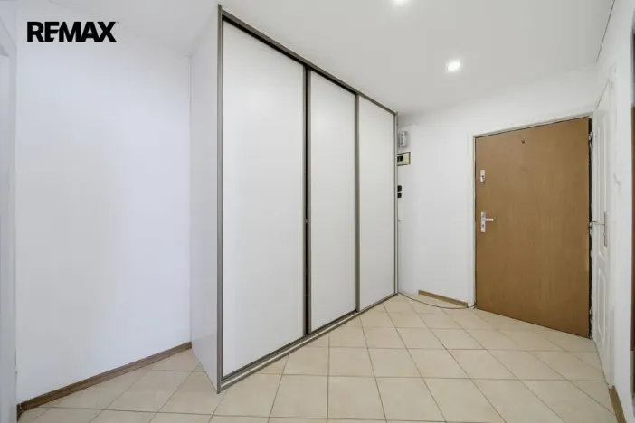Prodej bytu 2+1, Karlovy Vary - Rybáře, Plešivecká, 64 m2