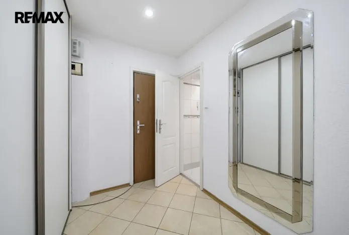Prodej bytu 2+1, Karlovy Vary - Rybáře, Plešivecká, 64 m2
