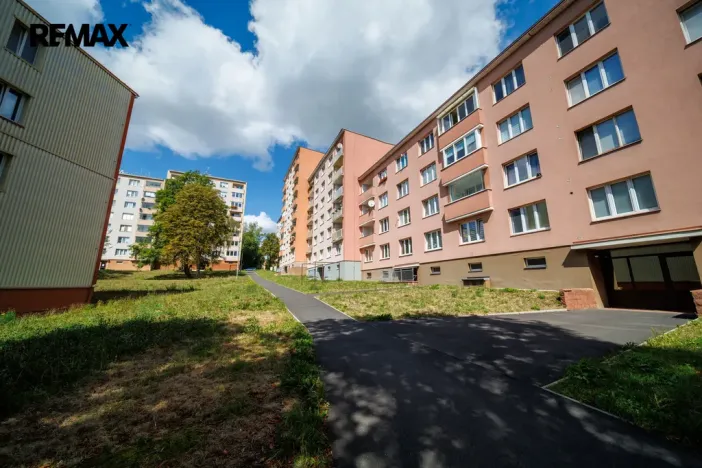 Prodej bytu 2+1, Karlovy Vary - Rybáře, Plešivecká, 64 m2