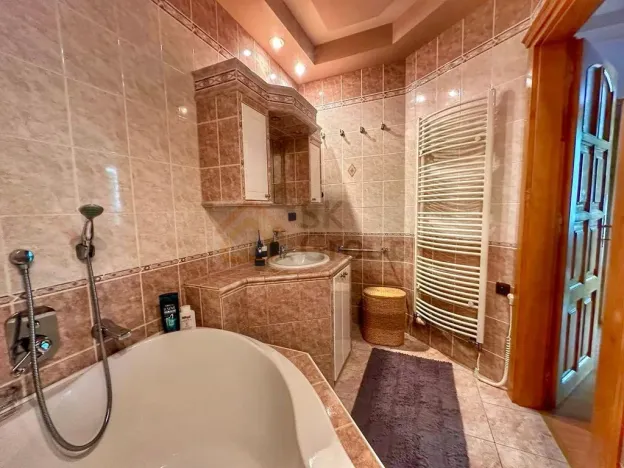Pronájem bytu 3+1, Karlovy Vary, Bulharská, 90 m2