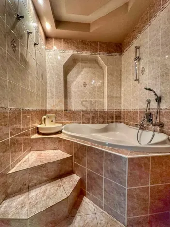 Pronájem bytu 3+1, Karlovy Vary, Bulharská, 90 m2