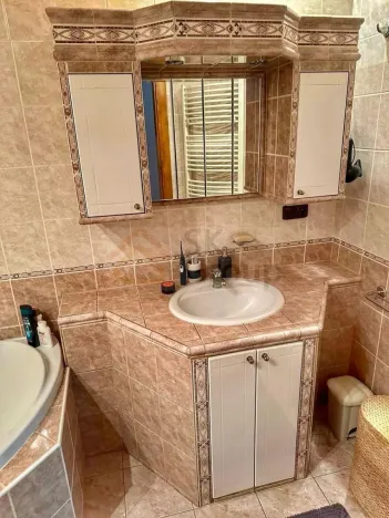 Pronájem bytu 3+1, Karlovy Vary, Bulharská, 90 m2