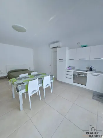 Prodej bytu 1+kk, Viale della Vittoria,Zona Mare,, 47 m2