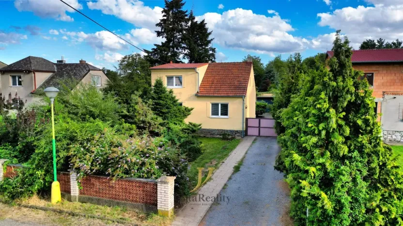 Prodej rodinného domu, Cholina, 160 m2