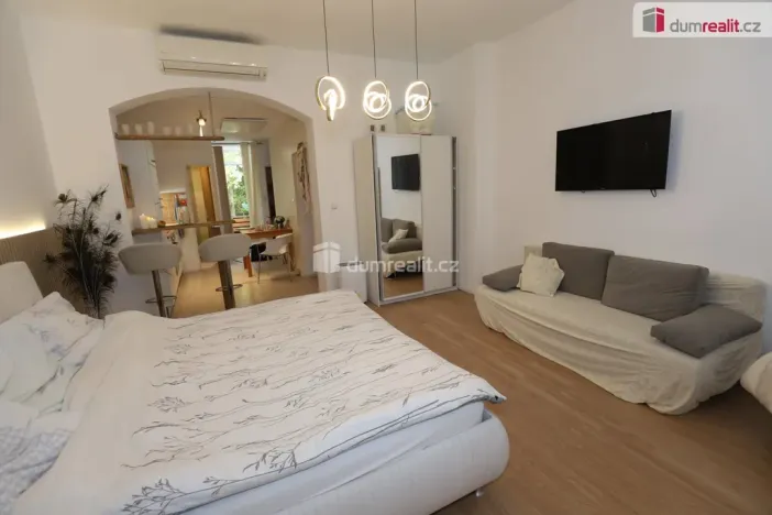 Pronájem bytu 1+1, Karlovy Vary, Kolmá, 35 m2