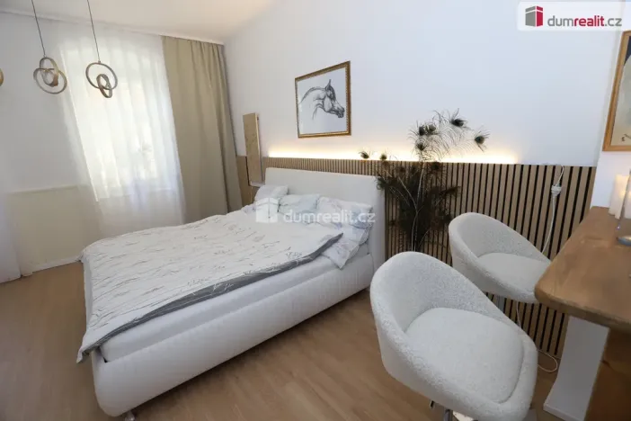 Pronájem bytu 1+1, Karlovy Vary, Kolmá, 35 m2