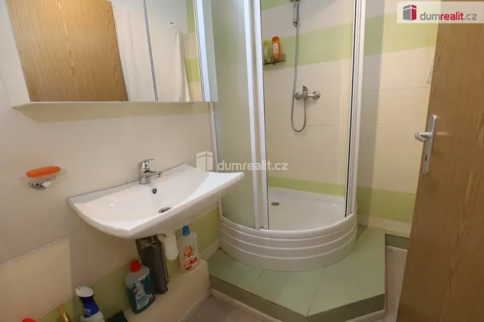 Pronájem bytu 1+1, Karlovy Vary, Kolmá, 35 m2