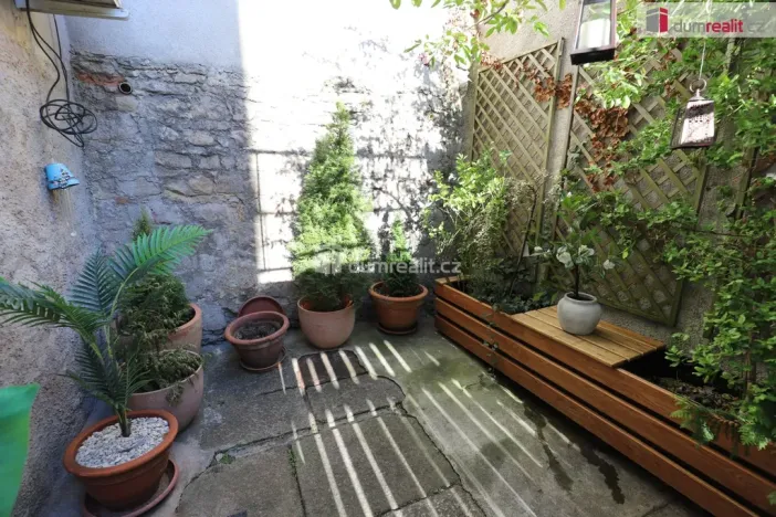 Pronájem bytu 1+1, Karlovy Vary, Kolmá, 35 m2