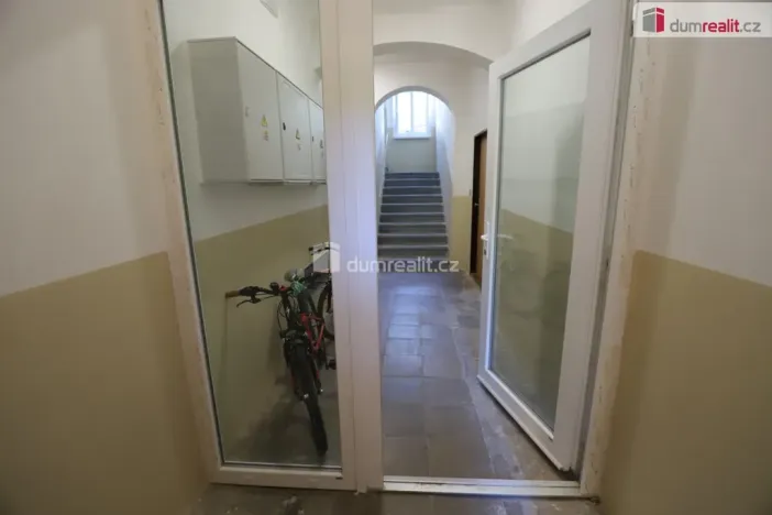 Pronájem bytu 1+1, Karlovy Vary, Kolmá, 35 m2
