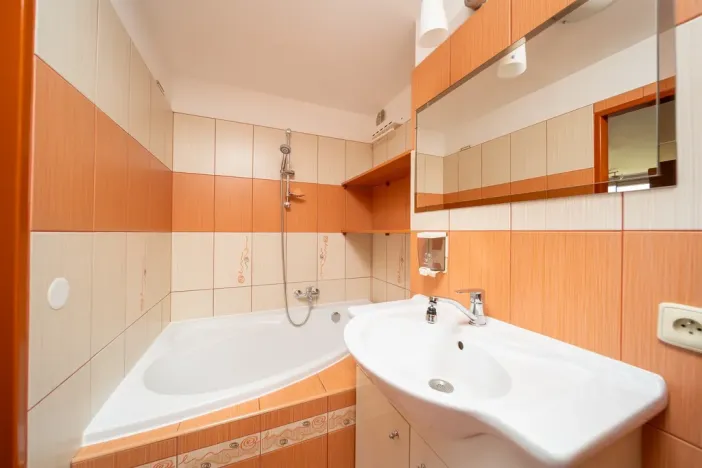 Prodej bytu 1+kk, Třeboň - Třeboň II, Šmeralova, 42 m2