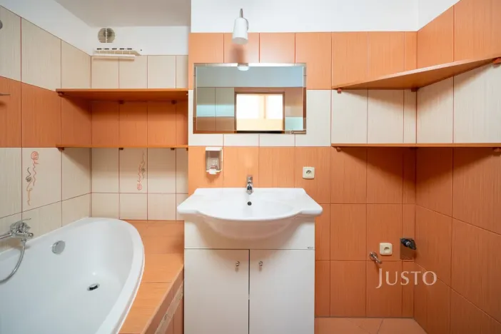 Prodej bytu 1+kk, Třeboň - Třeboň II, Šmeralova, 42 m2