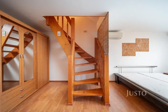 Prodej bytu 1+kk, Třeboň - Třeboň II, Šmeralova, 42 m2