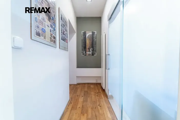 Pronájem bytu 3+1, Praha - Malá Strana, Valdštejnské náměstí, 91 m2