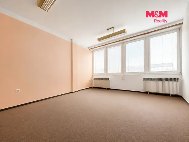 Pronájem skladu, Louny, Poděbradova, 235 m2