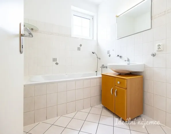 Pronájem bytu 2+kk, Praha - Střížkov, Jitravská, 68 m2