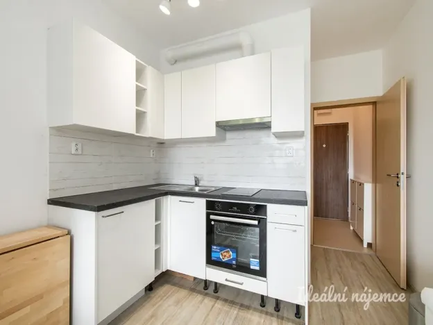 Pronájem bytu 1+kk, Praha - Střížkov, Zakšínská, 27 m2