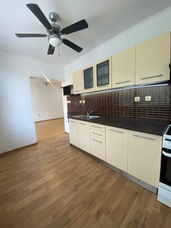 Prodej bytu 2+1, Mikulov, St. Živného, 61 m2