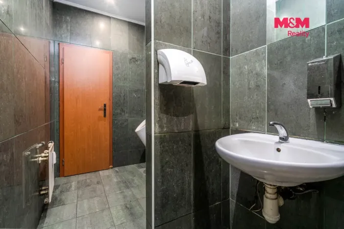 Prodej obchodního prostoru, Praha, Trnkovo náměstí, 324 m2