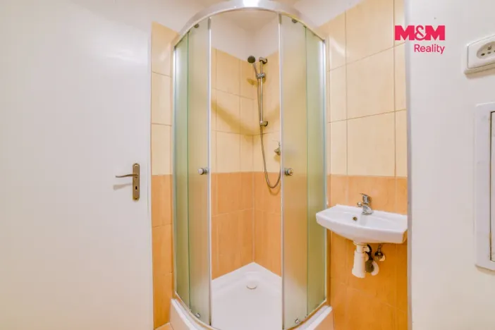 Prodej bytu 1+kk, Karlovy Vary - Doubí, 20 m2