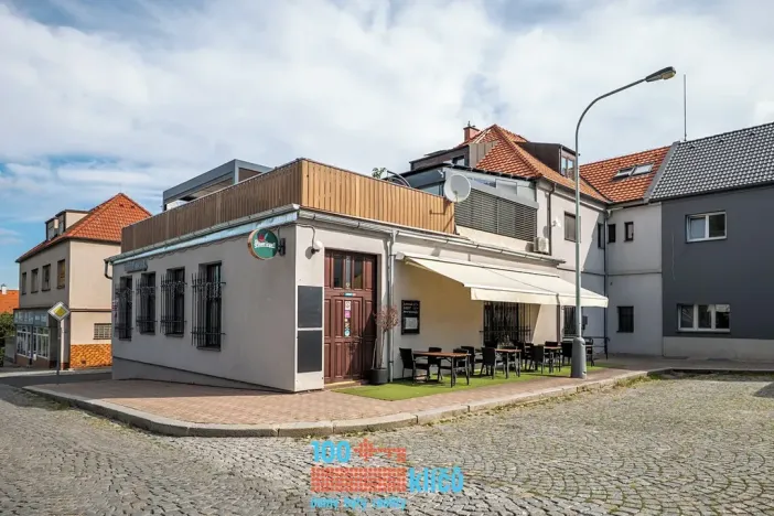 Pronájem restaurace, Praha - Záběhlice, Roztylské náměstí, 335 m2