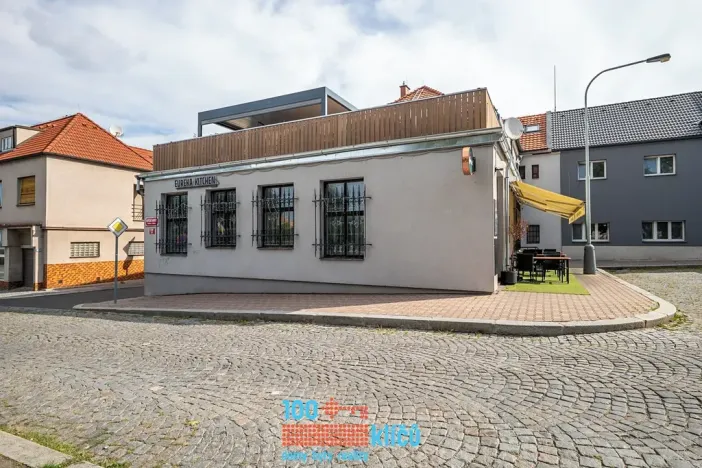 Pronájem restaurace, Praha - Záběhlice, Roztylské náměstí, 335 m2