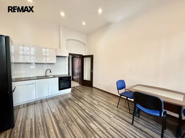 Pronájem bytu 2+kk, Karlovy Vary, Bělehradská, 45 m2