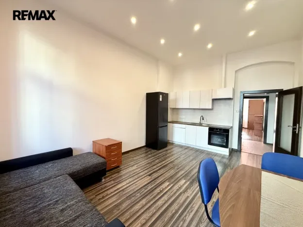 Pronájem bytu 2+kk, Karlovy Vary, Bělehradská, 45 m2