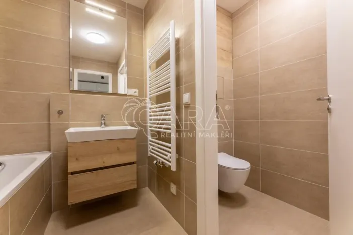 Pronájem bytu 1+kk, Praha - Holešovice, V háji, 44 m2