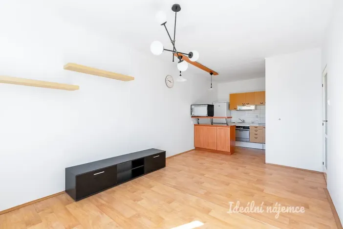 Pronájem bytu 2+kk, Praha, Novodvorská, 39 m2