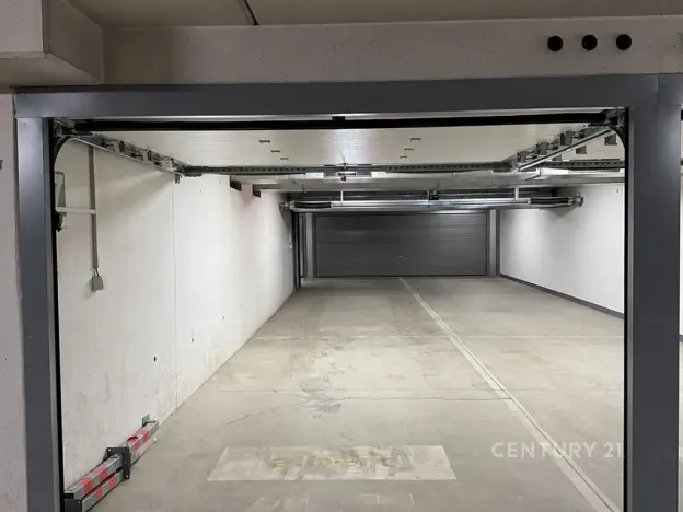 Pronájem garážového stání, Praha - Hlubočepy, Štěpařská, 15 m2