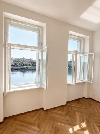 Pronájem bytu 2+kk, Praha - Smíchov, Hořejší nábřeží, 48 m2