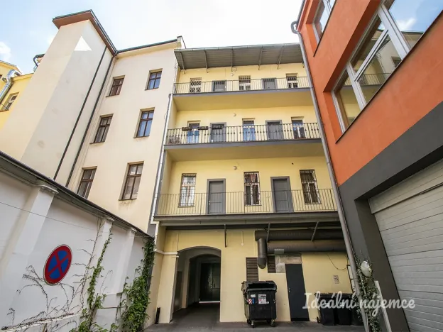 Pronájem bytu 1+1, Praha - Žižkov, Husitská, 35 m2