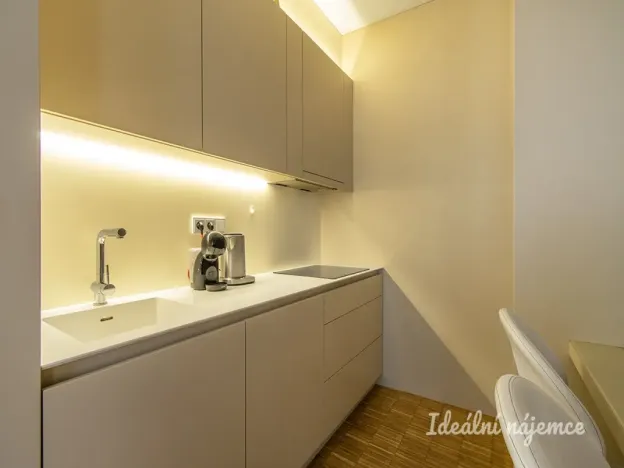 Pronájem bytu 2+kk, Praha - Nové Město, Charvátova, 54 m2