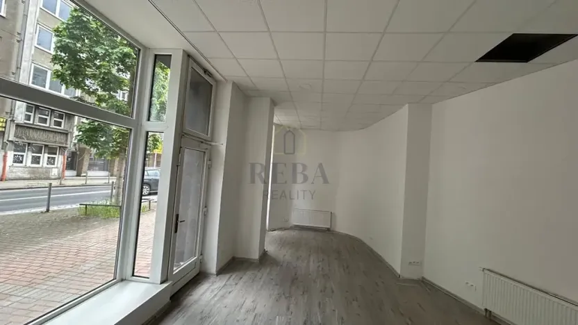 Pronájem obchodního prostoru, Karlovy Vary, Sokolovská, 105 m2