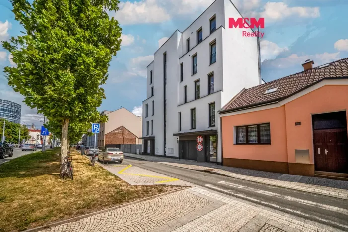 Prodej bytu 2+kk, Hradec Králové - Pražské Předměstí, Gočárova třída, 48 m2