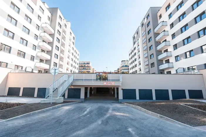 Pronájem bytu 1+kk, Praha - Hlubočepy, Fabiánové, 29 m2