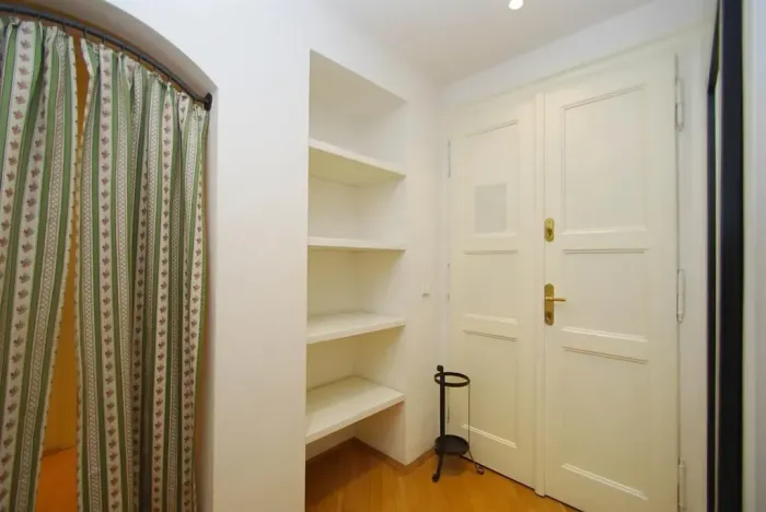 Pronájem bytu 3+1, Praha - Nové Město, Odborů, 81 m2