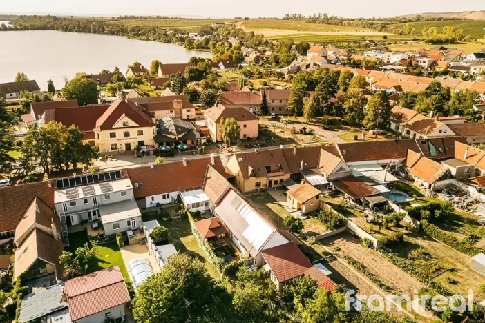 Prodej rodinného domu, Strachotín, Osvobození, 250 m2