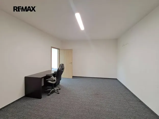 Pronájem obchodního prostoru, Praha - Modřany, Soukalova, 104 m2