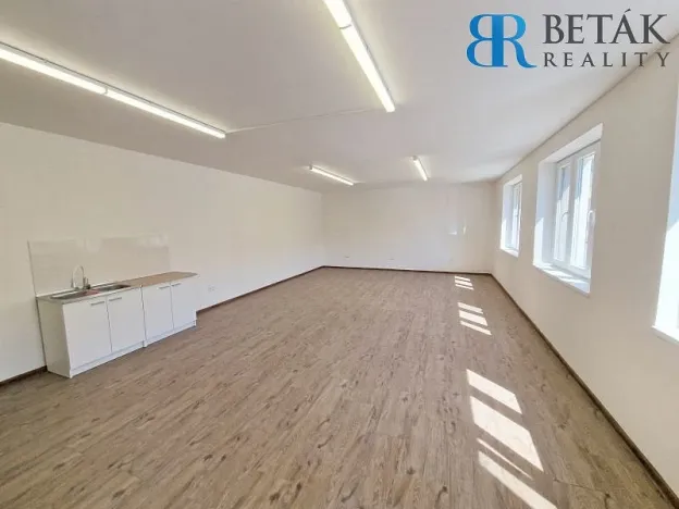 Pronájem obchodního prostoru, Přestavlky, 142 m2