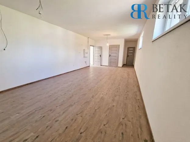 Pronájem obchodního prostoru, Přestavlky, 142 m2