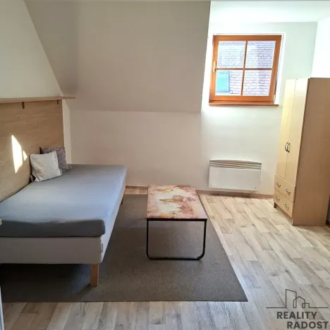 Pronájem bytu 1+kk, Znojmo, U Branky, 28 m2